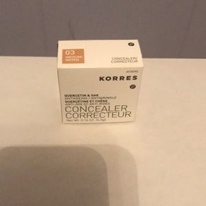 Korres Quercetin and Oak Concealer